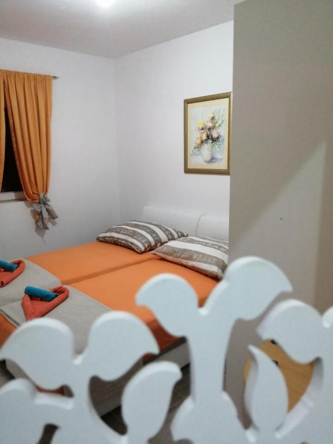 Ferienwohnung Apartman Radic Trogir Exterior foto