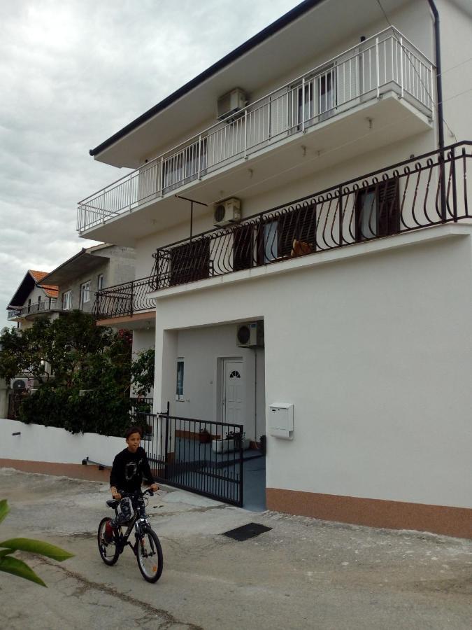 Ferienwohnung Apartman Radic Trogir Exterior foto